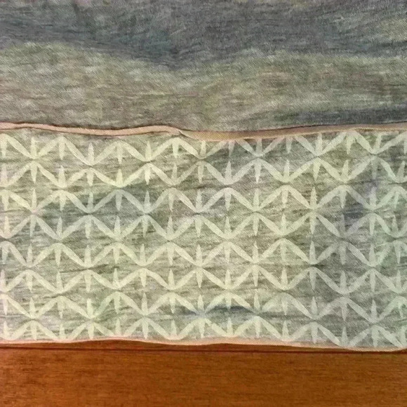 J Crew Gray Short Sleeve T Shirt with White and Pink Detailing - Picture 3 of 7